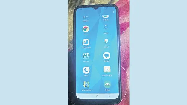 ఈ ఫోన్లు మాకొద్దు!