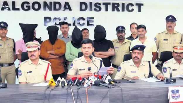 తాళం వేసిన ఇళ్లే లక్ష్యంగా చోరీలు