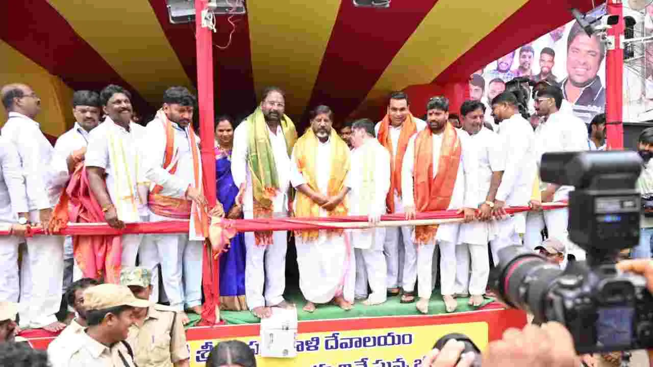 Hyderabad Bonalu: రాజధానిలో బోనమెత్తిన పొలిటికల్ లీడర్లు