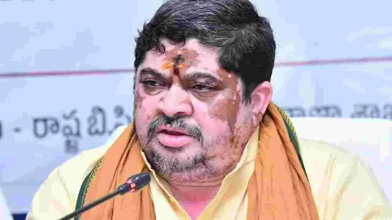 Minister Ponnam Prabhakar: మోదీ ప్రభుత్వం విద్వేషాలని రెచ్చగొడుతోంది.. మంత్రి పొన్నం ప్రభాకర్ ఫైర్