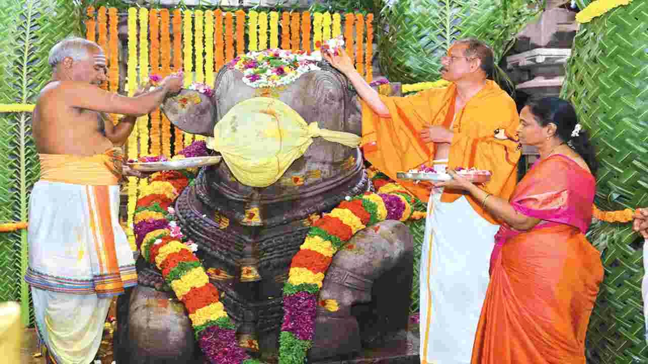 నందీశ్వరుడికి పూజలు