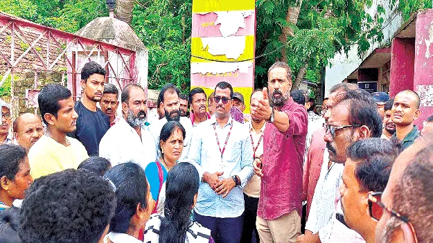 postal services scam: మా డబ్బులు ఇవ్వండి