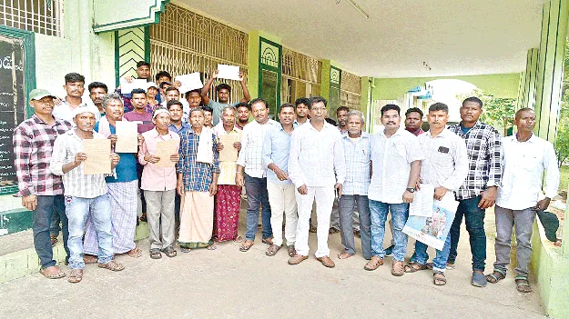 Land dispute: మా భూములు ఖాళీ చేయాలంట!