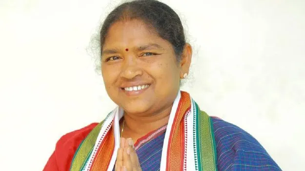 Sithakka: నాతో పెట్టుకుంటే నాశనమైపోతావ్‌ 