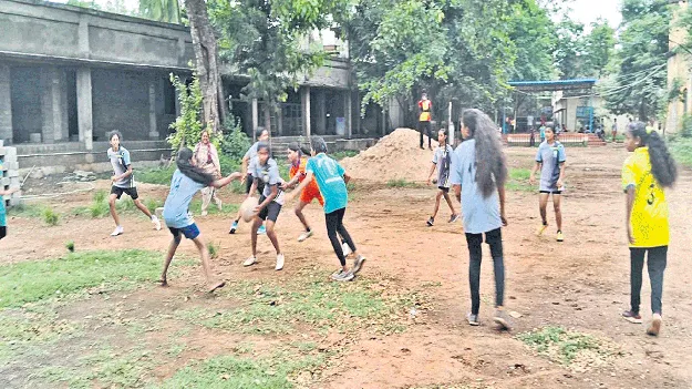 ఉత్సాహంగా రగ్బీ పోటీలు