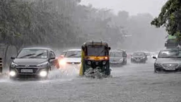Heavy Rain: గ్రేటర్ హైదరాబాద్‌లో పలు ప్రాంతాల్లో భారీ వర్షం.. లోతట్టు ప్రాంతాలు జలమయం