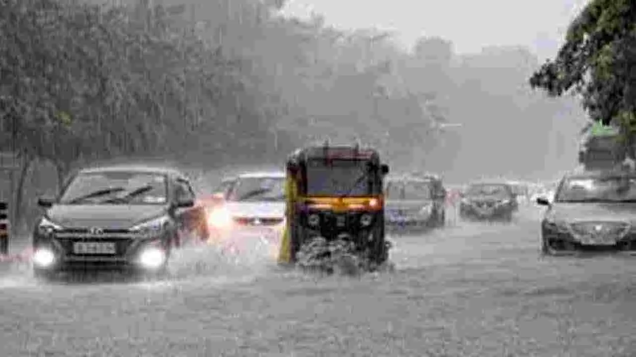 Heavy Rain: గ్రేటర్ హైదరాబాద్‌లో పలు ప్రాంతాల్లో భారీ వర్షం.. లోతట్టు ప్రాంతాలు జలమయం