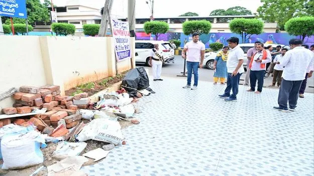 నగర సుందరీకరణలో నిర్లక్ష్యం వద్దు
