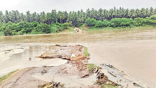 రహదారిని ముంచేసిన వరద!