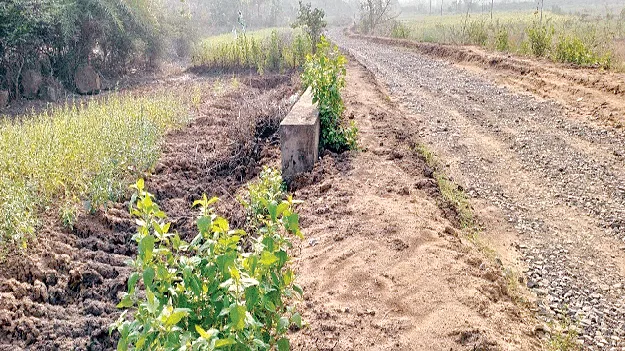 Road works: అప్పుడూ వారే.. ఇప్పుడూ వారే!