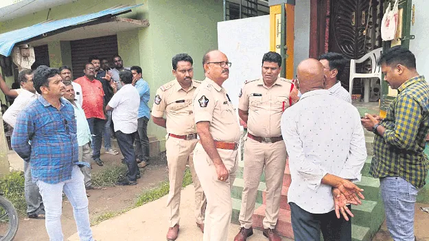 ఇప్పనపాడులో భారీ చోరీ