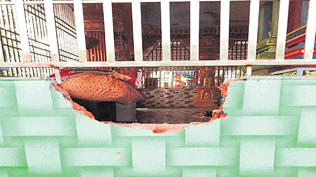 ధాన్యలక్ష్మి ఆలయంలో చోరీ