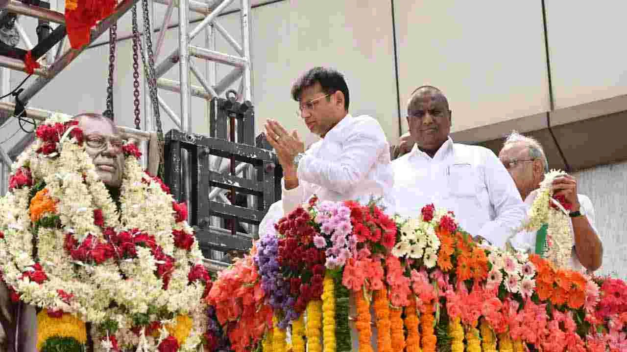 AP Ex CM Konijeti Rosaiah: హైదరాబాద్లో ఏపీ మాజీ సీఎం కొణిజేటి రోశయ్య విగ్రహావిష్కరణ..