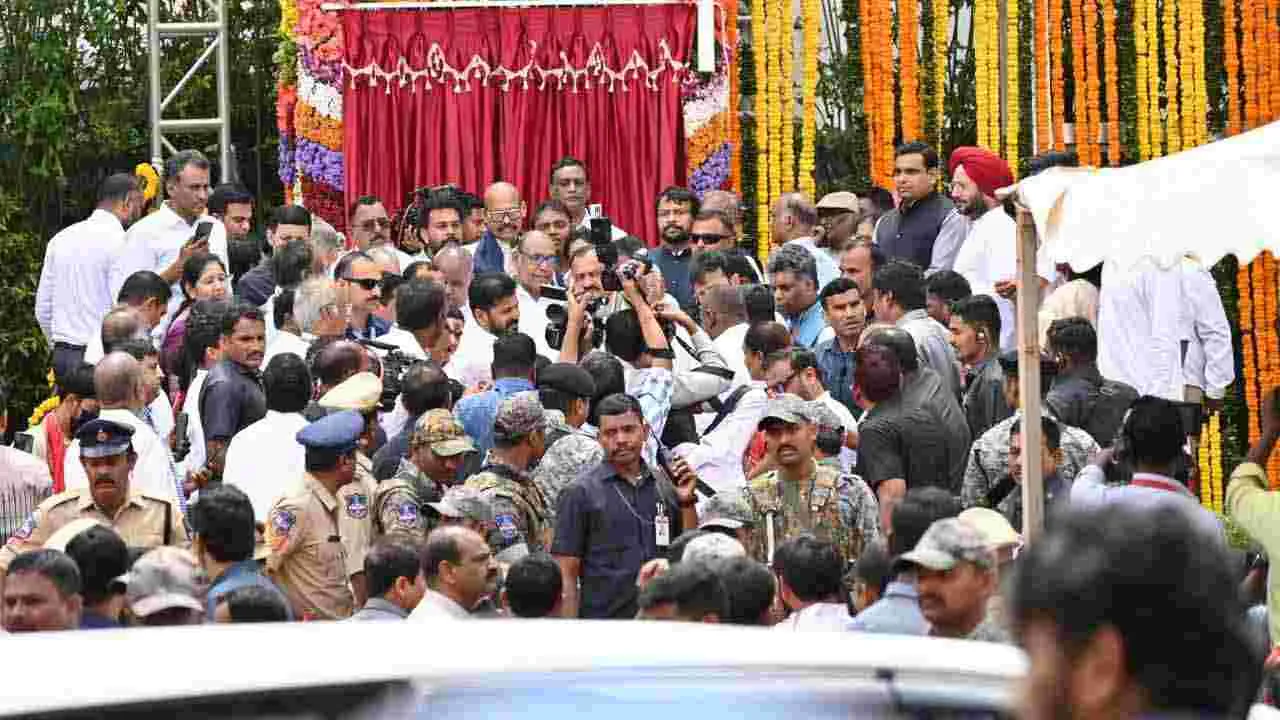 AP Ex CM Konijeti Rosaiah: హైదరాబాద్లో ఏపీ మాజీ సీఎం కొణిజేటి రోశయ్య విగ్రహావిష్కరణ..