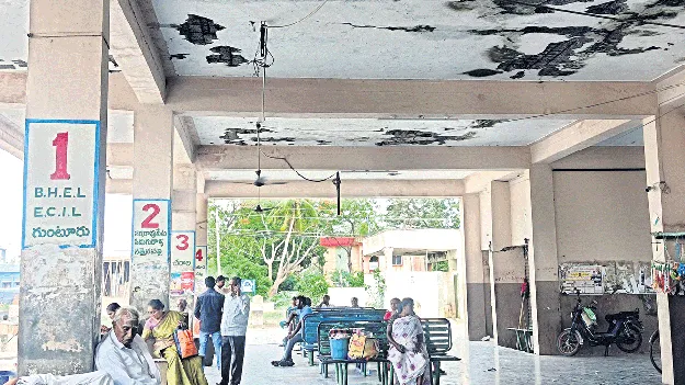 శిథిలావస్థలో పర్చూరు ఆర్‌టీసీ బస్టాండ్‌