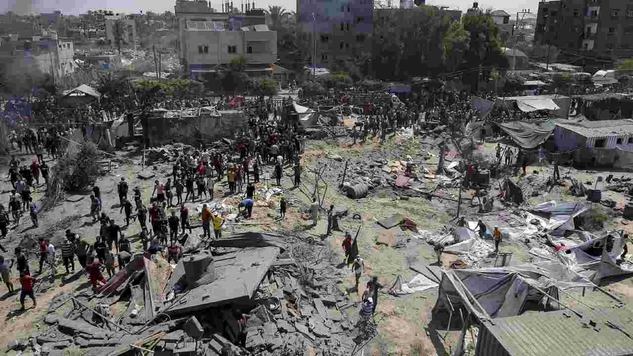 Israel: గాజాపై ఇజ్రాయెల్‌ దాడిలో హమాస్‌ కమాండర్‌ మృతి