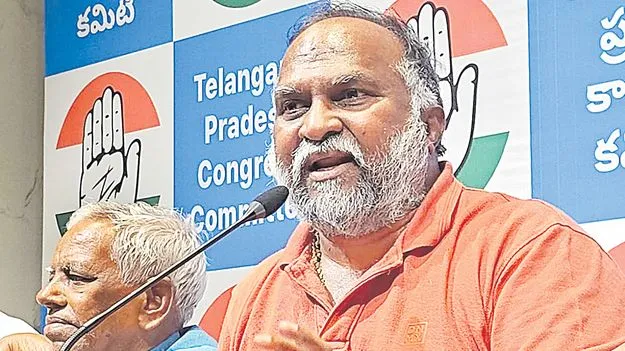 Jagga Reddy: సీఎం రేవంత్‌ నిధుల కోసం ఢిల్లీకెళ్తే.. కేసీఆర్‌ కుటుంబం.. లిక్కర్‌ దందా కోసం వెళ్లింది