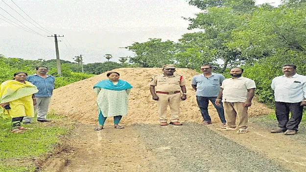 760 టన్నుల ఇసుక నిల్వలు స్వాధీనం