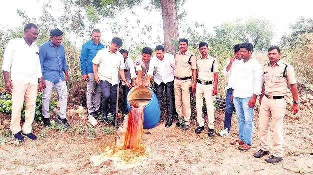  దేవరకొండ డివిజనలో ఆగని నల్లబెల్లం, పటిక అక్రమ రవాణా 