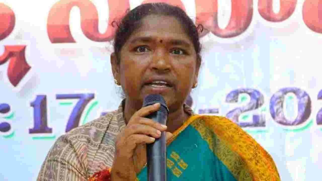 Minister Seethakka: త్వరలోనే బాలికా రక్షక టీం.. మంత్రి సీతక్క ప్రకటన