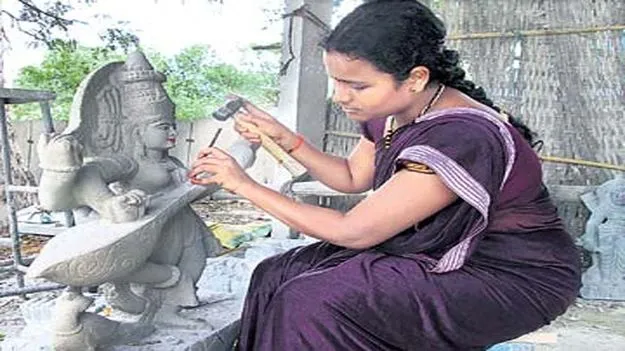 హస్త కళాకారుల గౌరవం కాపాడాలి!