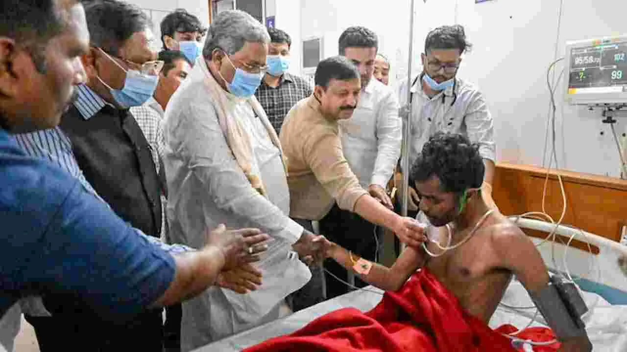 Karnataka Stampede: 35,000 మంది పట్టే స్టేడియానికి 2 లక్షల మంది.. మృతులకు రూ.10 లక్షల ఎక్స్‌గ్రేషియా