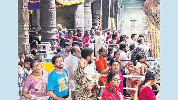 సింహగిరి కిటకిట