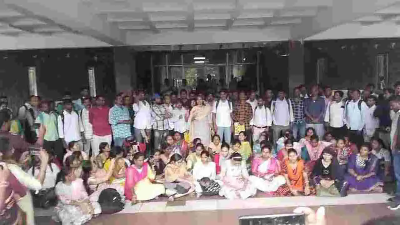రాజేంద్రనగర్ అగ్రికల్చర్ యూనివర్సిటీలో గందరగోళం..