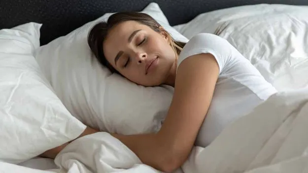 Pillow Side Effects: ప్రతిరోజూ నిద్రపోయేటప్పుడు దిండు వాడుతున్నారా? ఈ ఒక్క తప్పుతో ఎన్ని సమస్యలో తెలుసా..! 