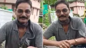 Snake Catcher: మెడలో పామును పెట్టుకుని బైక్ డ్రైవింగ్.. చివరకు అతడి పరిస్థితి ఏమైందంటే..