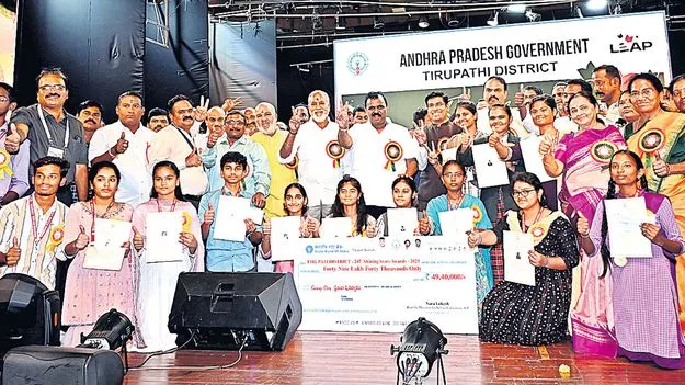 Awards: ‘షైనింగ్ స్టార్స్’ అవార్డులు