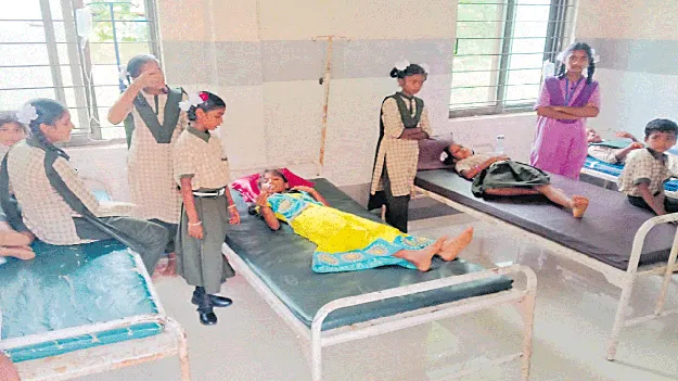 మధ్యాహ్న భోజనం తిని 21 మంది విద్యార్థులకు అస్వస్థత