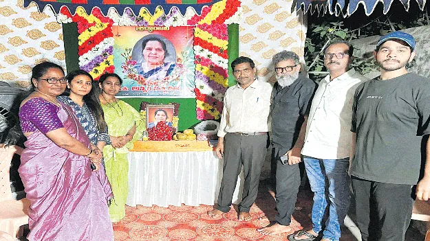 సినీ దర్శకుడు సుకుమార్‌ పరామర్శ