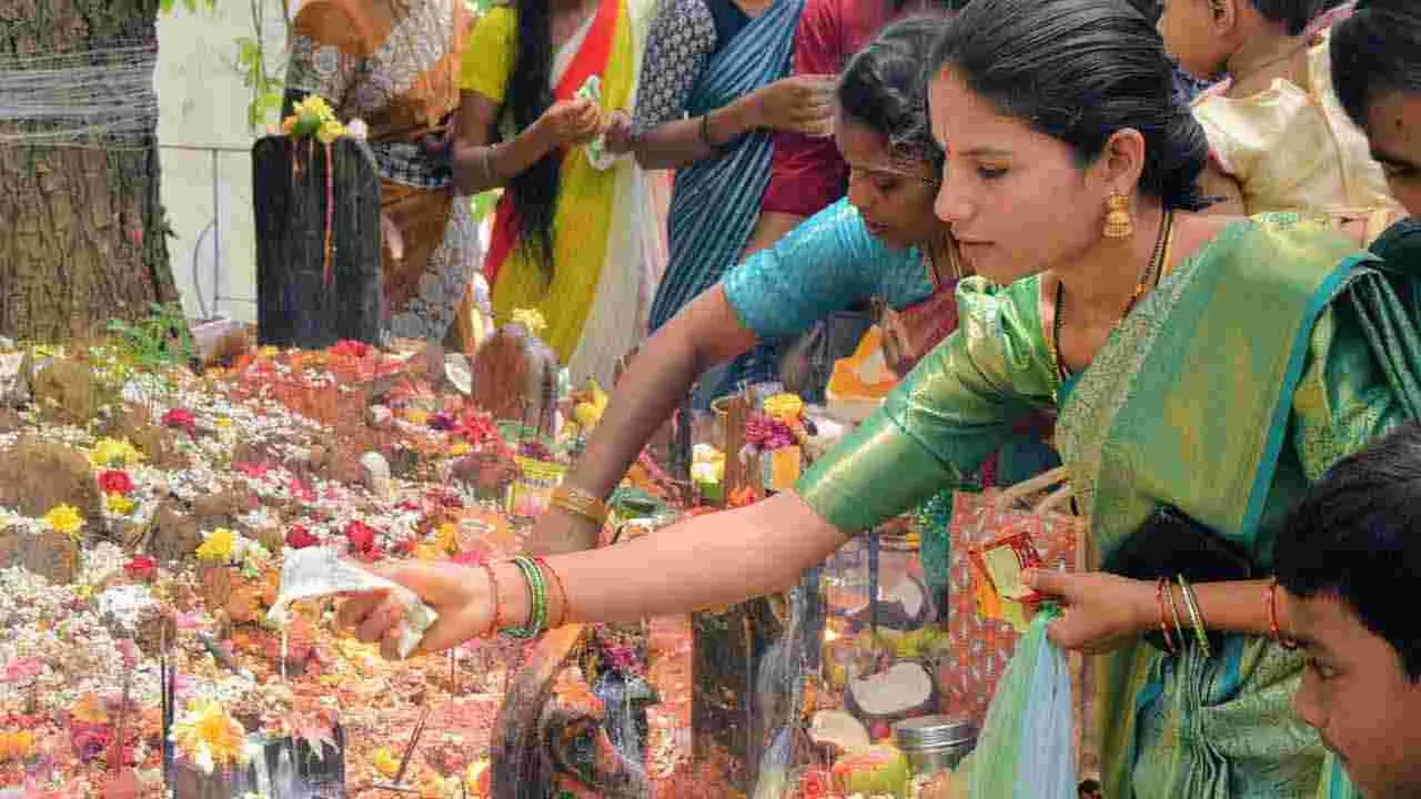Nag Panchami: నాగ పంచమి.. ఆలయాలకు పోటెత్తిన భక్తులు
