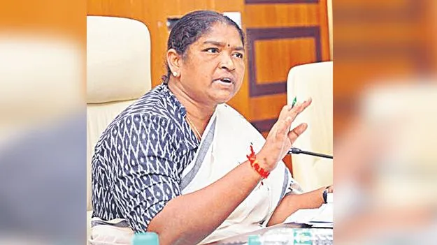 seethakka: కేటీఆర్‌.. దమ్ముంటే రాధాకృష్ణను టచ్‌ చెయ్‌