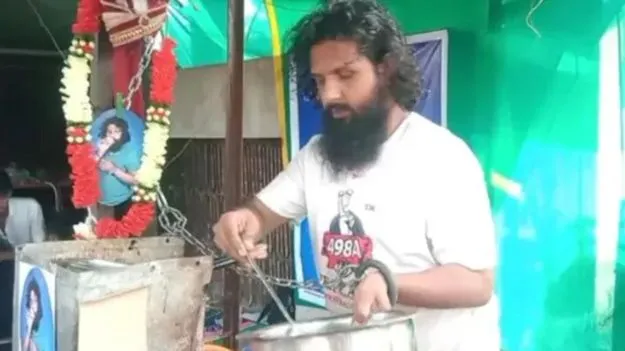 Wife and Husband: భార్యకు బుద్ధి చెప్పాలనుకున్నాడు.. అత్తారింటి ముందు టీ దుకాణం పెట్టాడు.. 