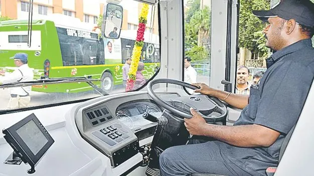 APSRTC: ఆర్టీసీలో ఖాళీ పోస్టులు భర్తీ చేయాలి