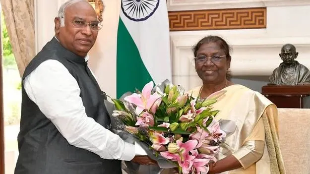 Mallikarjun Kharge: ముర్ము.. ముర్మా కోవింద్‌.. కోవిడ్‌