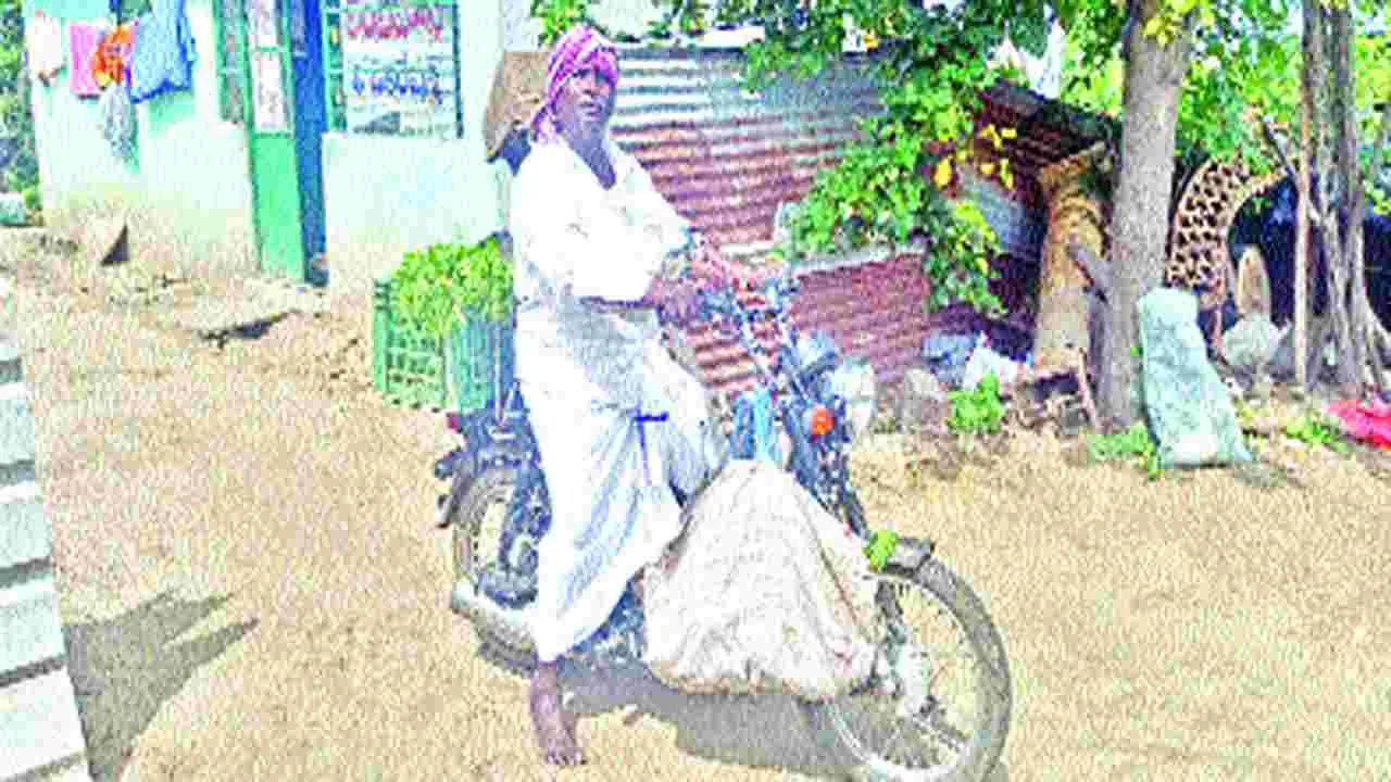 Khammam farmer: తూ.. ఏం బతుకిది.. రాయినై పుడితే బాగుండు