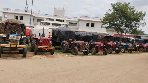 సచివాలయ ఉద్యోగి చేతివాటం