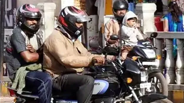 Central Govt: టూవీలర్లకు రెండు హెల్మెట్లు తప్పనిసరి