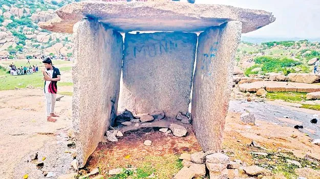 Timmappa Hill: కోసిగి తిమ్మప్ప కొండపై క్రీస్తుపూర్వం ఆనవాళ్లు 