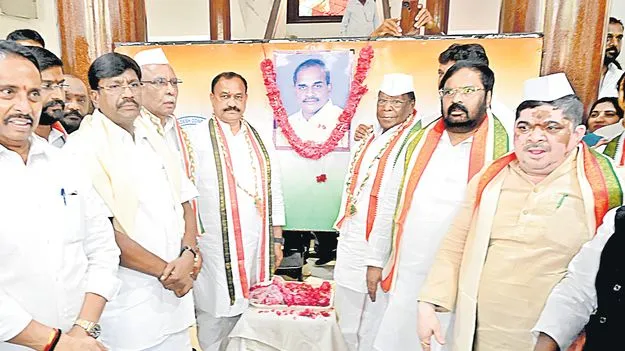 Telangana Congres: 15 కల్లా డీసీసీల ఏర్పాటు