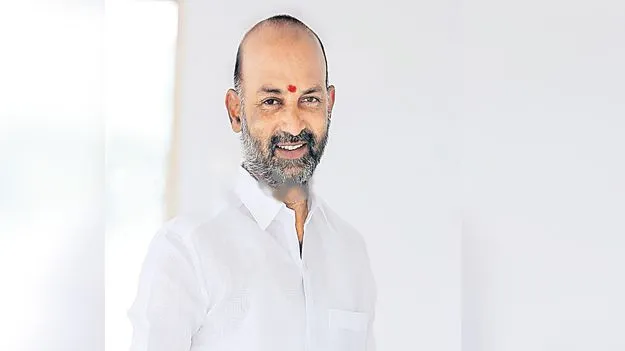 Bandi Sanjay: సర్కారు బడి పిల్లలకు.. సైకిళ్ల కానుక