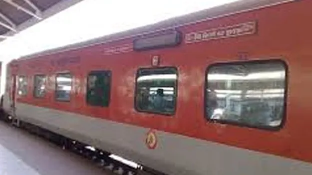 AC Coaches: 8 ఎక్స్‌ప్రెస్‌ రైళ్లకు అదనపు ఏసీ బోగీలు