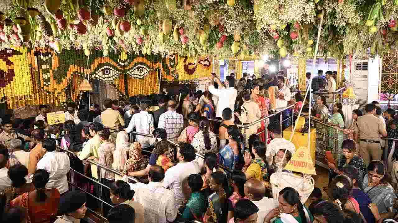 Bonalu Festival 2025: ఉజ్జయినీ మహాకాళి దేవాలయంలో రంగం వినిపించిన స్వర్ణలత