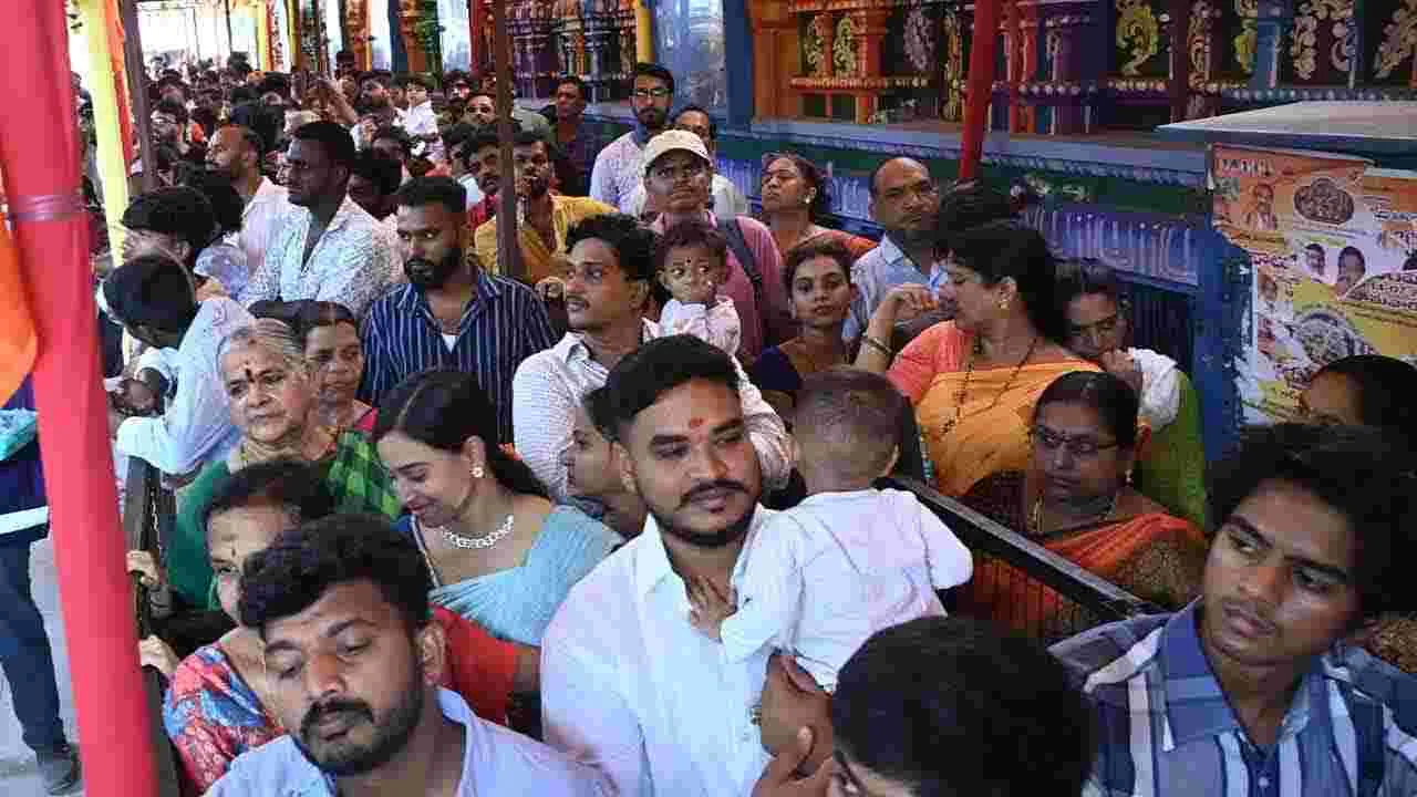 Bonalu Festival 2025: ఉజ్జయినీ మహాకాళి దేవాలయంలో రంగం వినిపించిన స్వర్ణలత