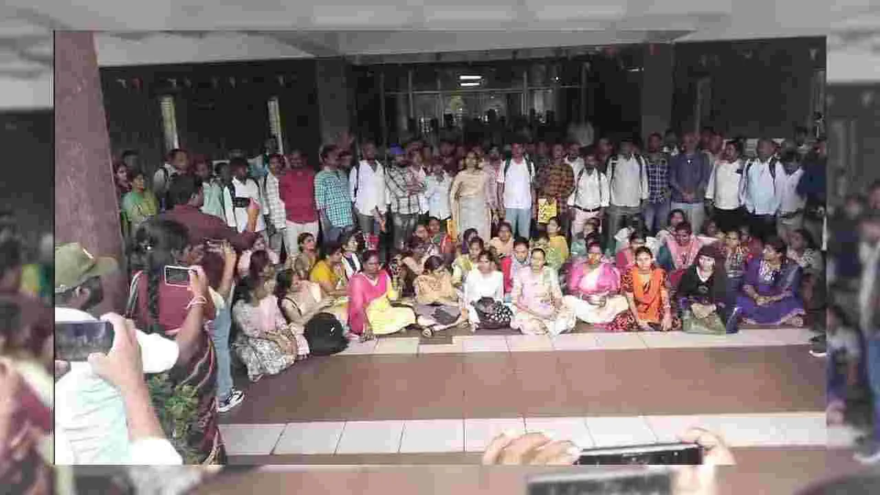 రాజేంద్రనగర్ అగ్రికల్చర్ యూనివర్సిటీలో గందరగోళం..