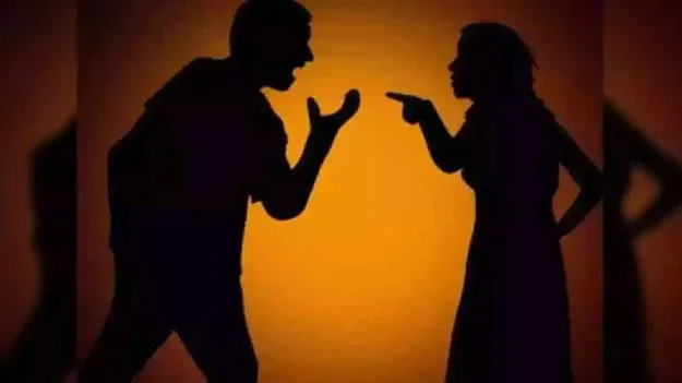 UP: భార్య నమ్మకద్రోహాన్ని సహించలేక భర్త ఏం చేశాడంటే..