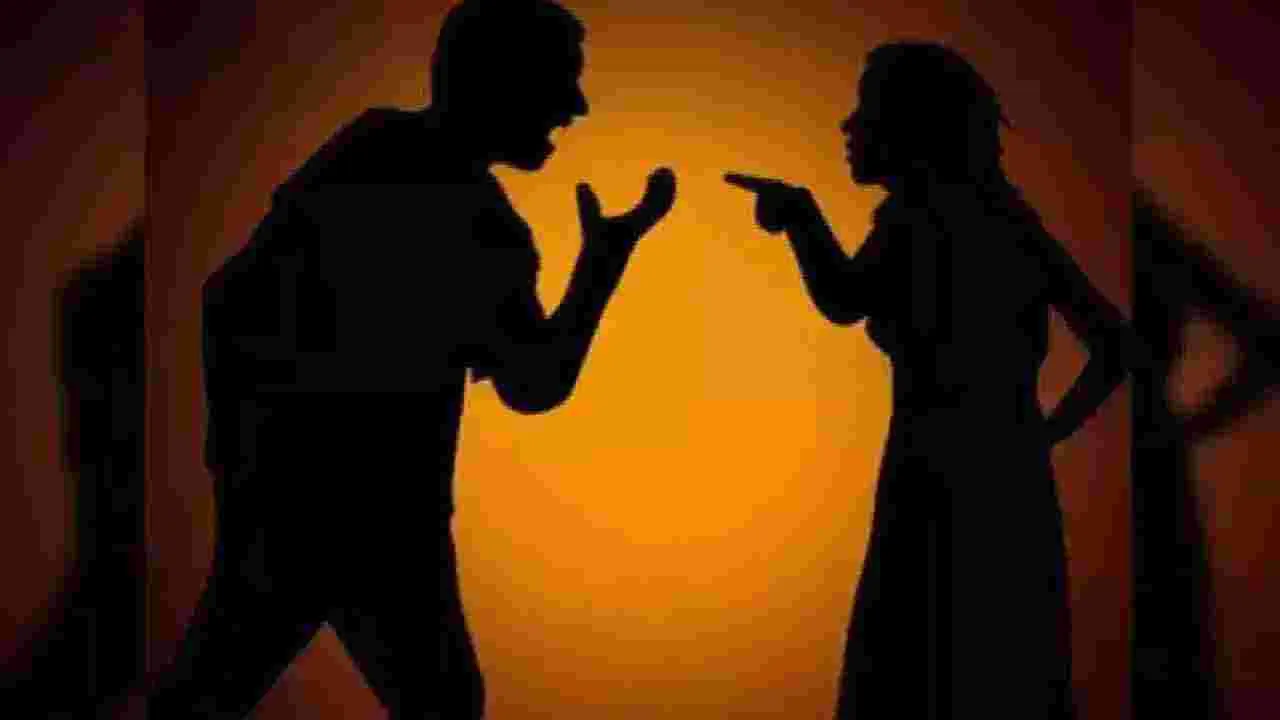 UP: భార్య నమ్మకద్రోహాన్ని సహించలేక భర్త ఏం చేశాడంటే..